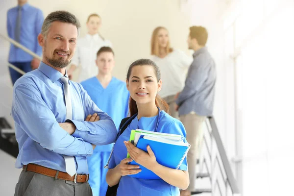 Giovane Studentessa Medicina Professoressa Piedi Casa — Foto Stock