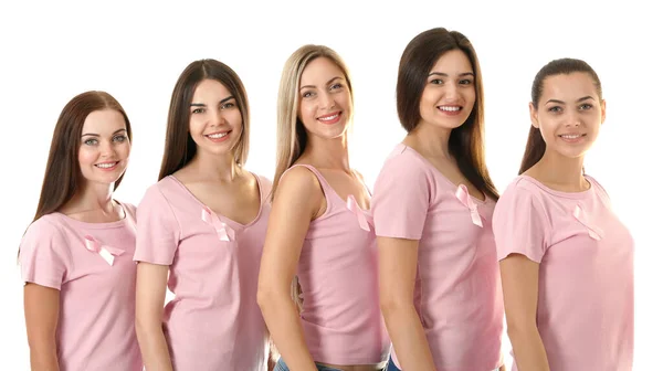 Hermosas Mujeres Jóvenes Camisas Rosadas Sobre Fondo Blanco Concepto Cáncer — Foto de Stock