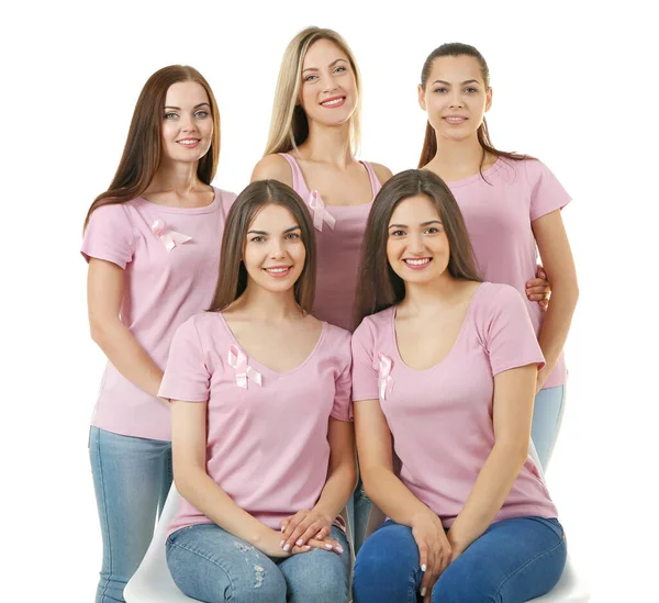 Hermosas Mujeres Jóvenes Camisas Rosadas Sobre Fondo Blanco Concepto Cáncer — Foto de Stock