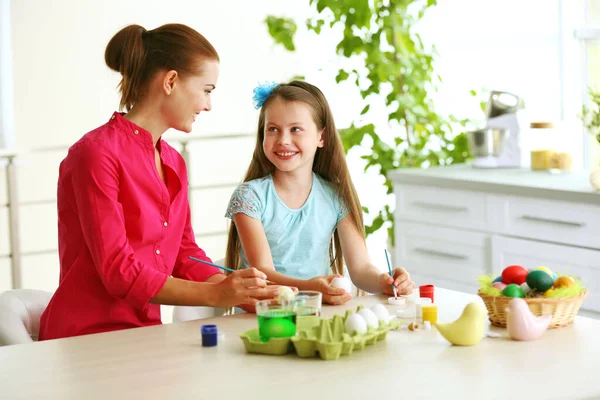 Mother Daughter Painting Eggs Easter Eve — Stock Photo, Image