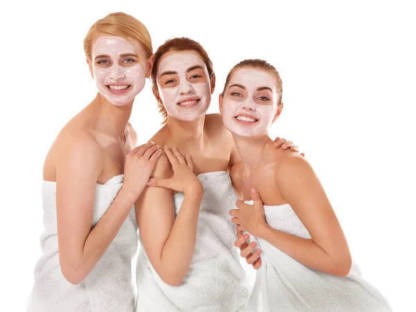 Tre Belle Donne Avvolte Asciugamani Isolati Bianco — Foto Stock