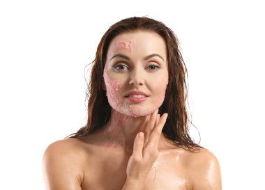 Genç ve güzel bir kadın. Yüzü soyulmuş. Beyaz tenli.