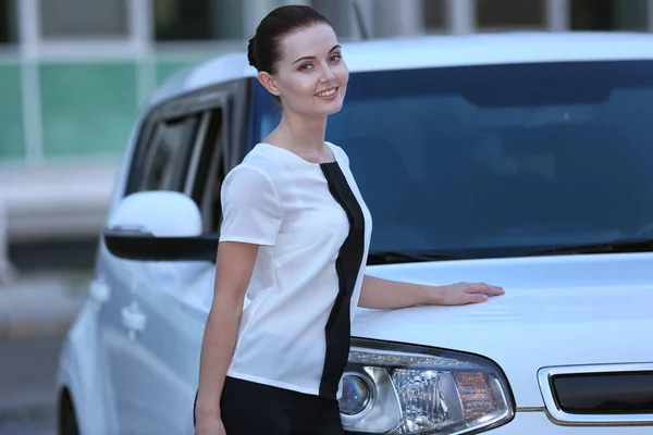 Belle Femme Affaires Près Voiture Blanche — Photo