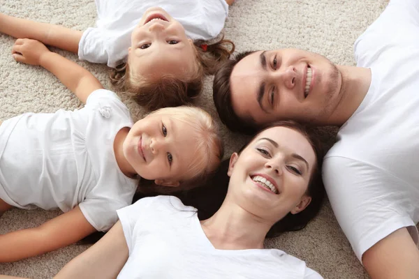 Happy Parents Children Lying Floor — Stock Photo, Image