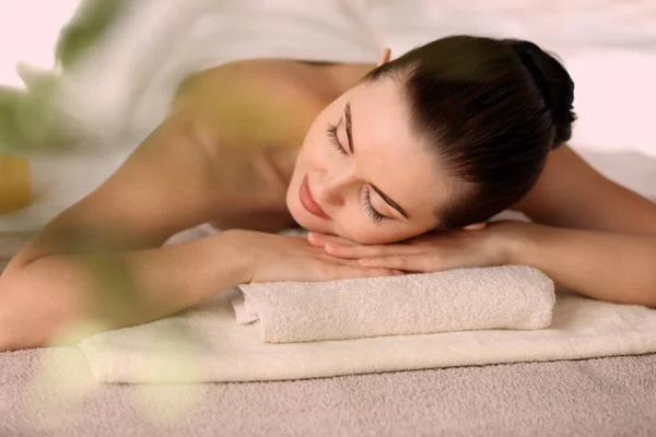 Young Beautiful Woman Relaxing Spa Salon — Stock Photo, Image