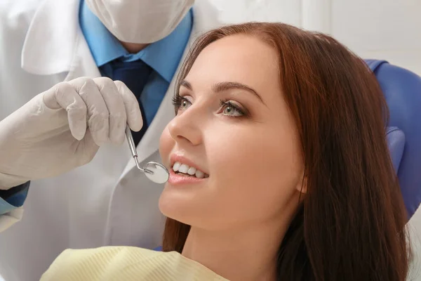 Dentist Examining Patient Teeth Clinic — Stock Photo, Image