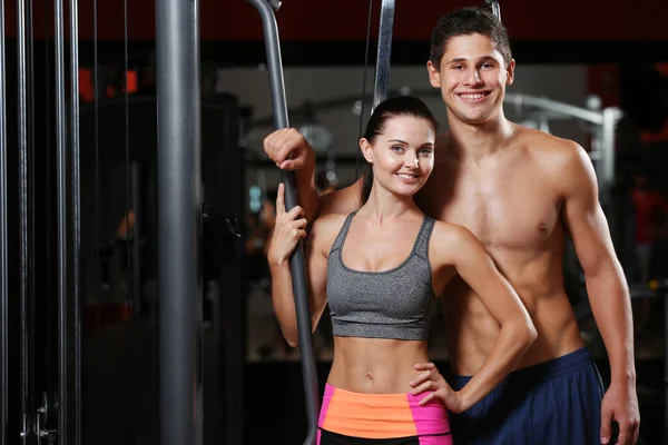 Retrato Pareja Deportiva Gimnasio —  Fotos de Stock