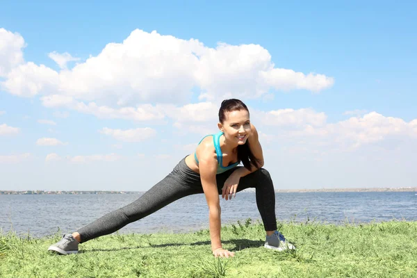 Attractive Fitness Woman Exercising Outdoors — Stock Photo, Image