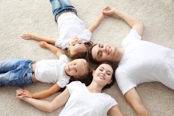 Happy Parents Children Lying Floor — Stock Photo, Image