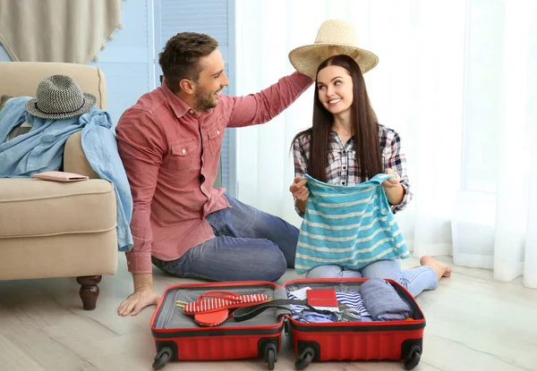 Happy Couple Packing Suitcase Floor Room — Stock Photo, Image