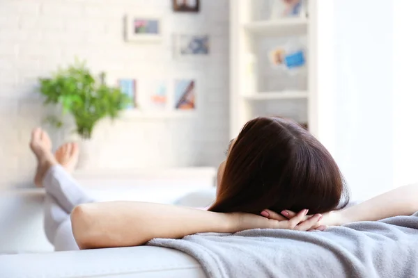 Young Woman Sleeping Sofa Home — Stock Photo, Image