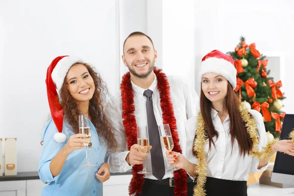 Unga Människor Firar Jul Företags Fest Office — Stockfoto