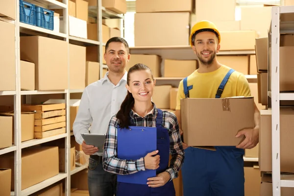 Geschäftsleute Arbeiten Lager — Stockfoto