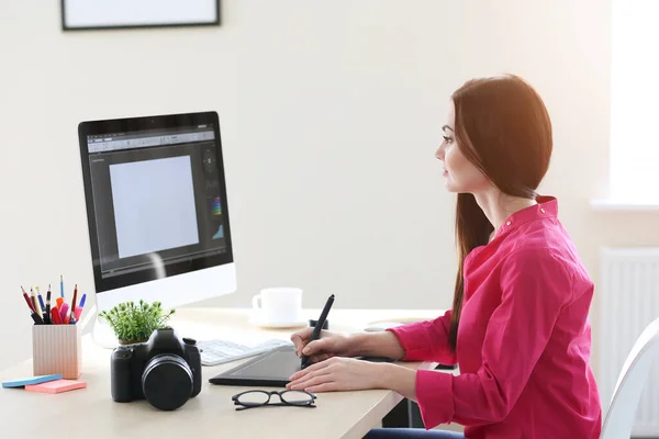 Young Female Designer Working Office — Stock Photo, Image