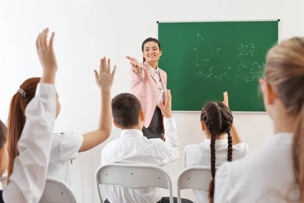 Female Teacher Conducting Lesson Classroom — Stock Photo, Image