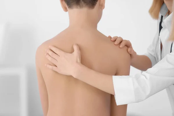 Incorrect Posture Concept Physiotherapist Examining Correcting Boy Back — Stock Photo, Image