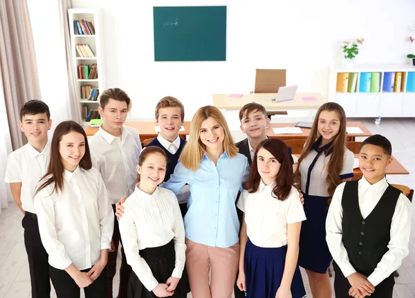 Alunos Felizes Professor Sala Aula — Fotografia de Stock