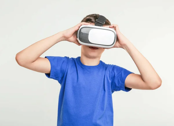 Portret Van Jongen Hebben Plezier Met Virtual Reality Headset Lichte — Stockfoto