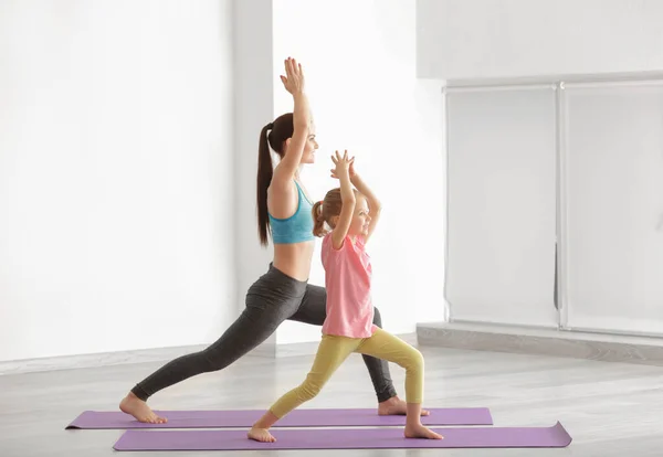 Mother Daughter Doing Exercise Indoors — Stock Photo, Image