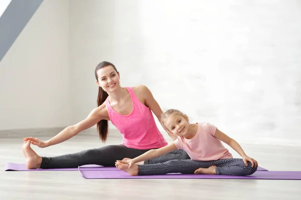 Mother Daughter Doing Exercise Indoors — Stock Photo, Image