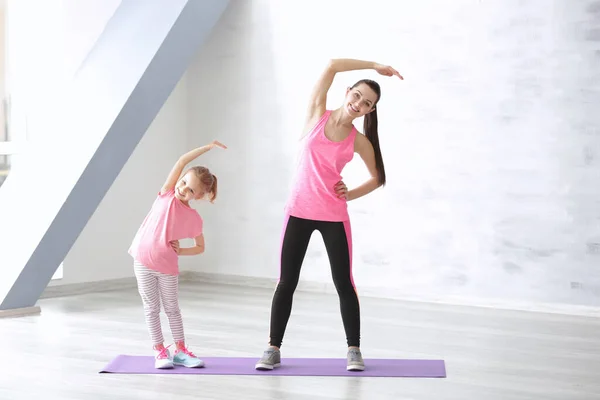 Mother Daughter Doing Exercise Indoors — Stock Photo, Image