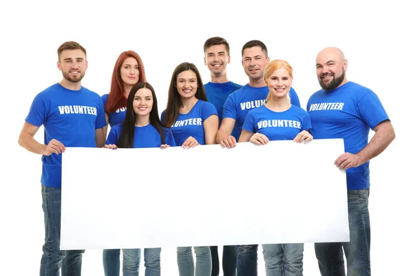 Grupo Jóvenes Voluntarios Con Póster Blanco Sobre Fondo Blanco — Foto de Stock