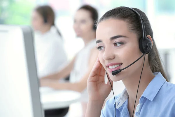Young Female Technical Support Dispatcher Working Office — Stock Photo, Image