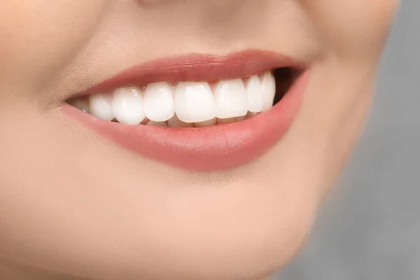 Young Woman Healthy Teeth Grey Background Closeup — Stock Photo, Image