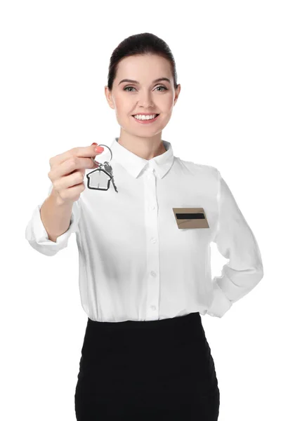 白を背景にホテルの部屋からキーを持つ女性受付 — ストック写真