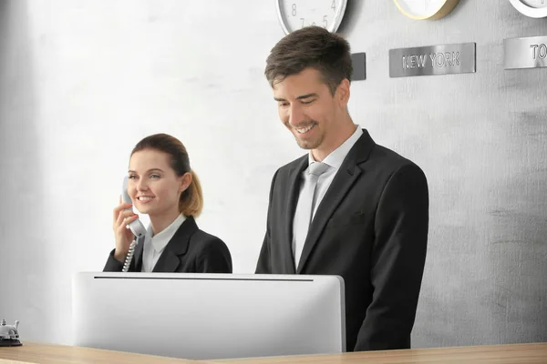 Female Male Receptionists Working Hotel — Stock Photo, Image