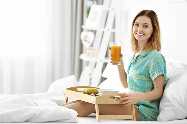Young Beautiful Woman Having Breakfast Bed — Stock Photo, Image