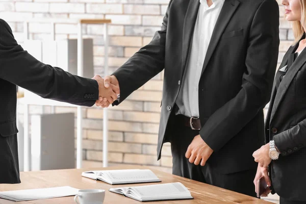 Human Resources Manager Shaking Hands Applicant — Stock Photo, Image