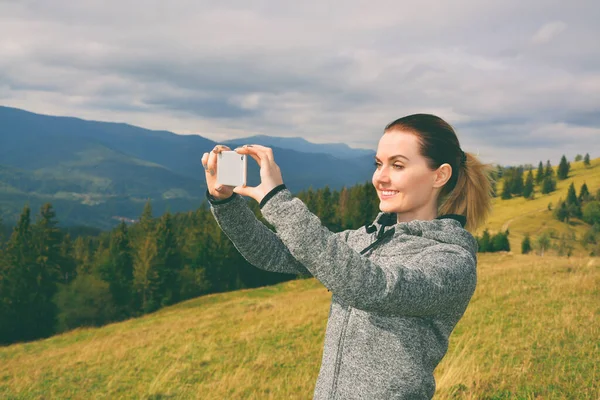 Female Tourist Taking Photo Beautiful Mountain Landscape — Stock Photo, Image