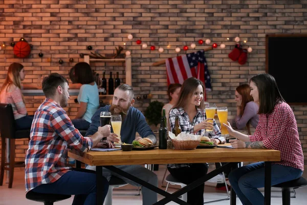 Friends Beer Snacks Sport Bar — Stock Photo, Image