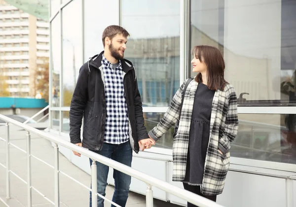 Moda Hipster Pareja Caminando Juntos Aire Libre — Foto de Stock