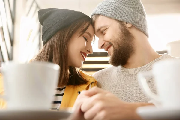 Pareja Hipster Moda Sentados Juntos Cafetería Moderna — Foto de Stock