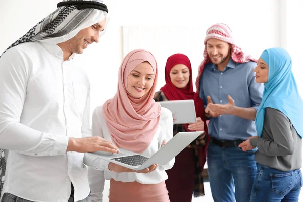 Muslim Office Employees Traditional Clothes Having Business Meeting Indoors — Stock Photo, Image