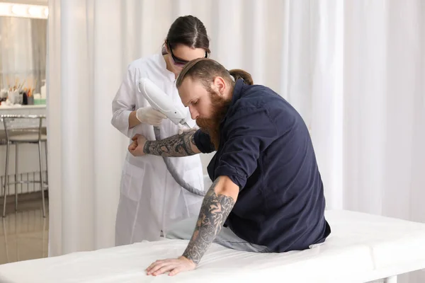 Cosmetologist Patient Professional Tattoo Removal Laser Salon — Stock Photo, Image