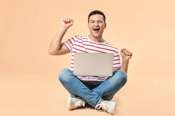 Portrait Happy Young Man Laptop Color Background — Stock Photo, Image