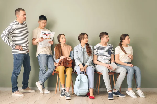 People Waiting Line Indoors — Stock Photo, Image