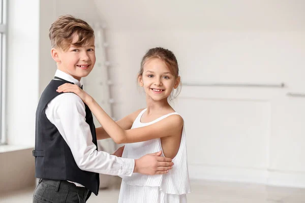 Bonito Crianças Dançando Estúdio — Fotografia de Stock