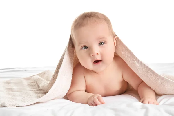 Beyaz Arka Planda Havlusu Olan Şirin Bir Bebek — Stok fotoğraf