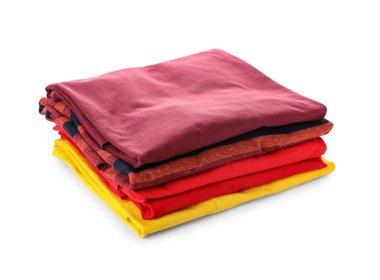 Beyaz arka plan temiz elbise yığını