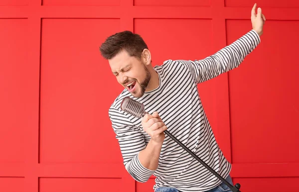 Handsome Man Singing Color Background — Stock Photo, Image