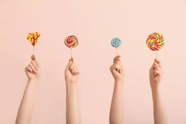 Hands Sweet Lollipops Color Background — Stock Photo, Image