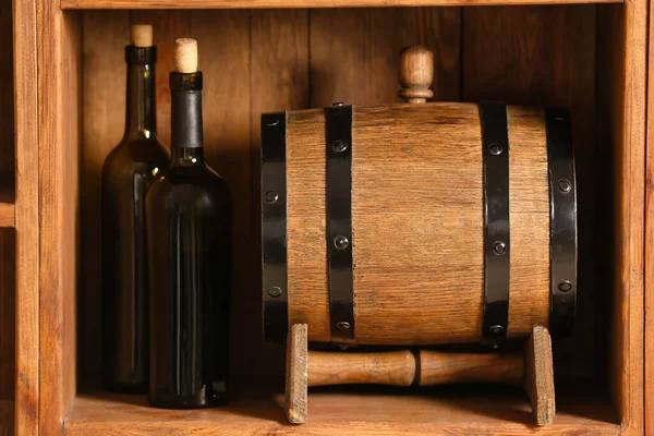 Vat Flessen Wijn Plank Kelder — Stockfoto