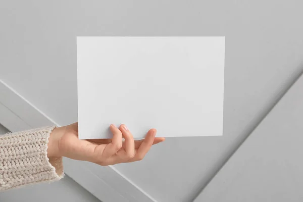 Female Hand Blank Card Light Background — Stock Photo, Image