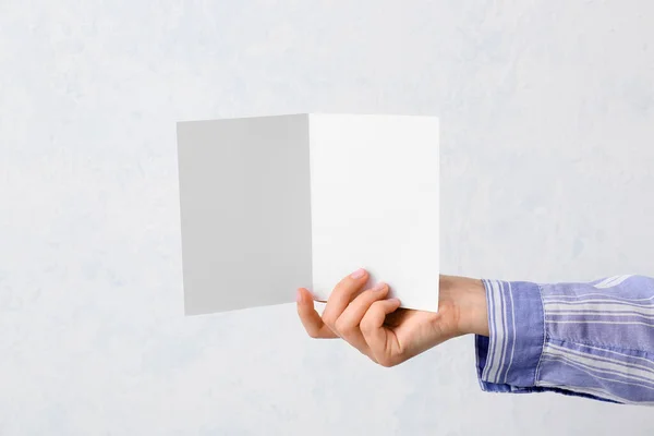 Female Hand Blank Card Light Background — Stock Photo, Image