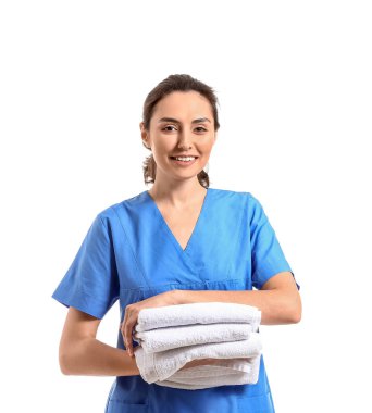 Beyaz arka planda masaj terapistinin portresi