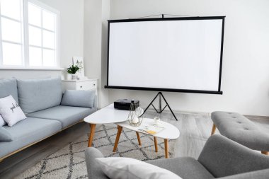 Video projektörlü odanın içi